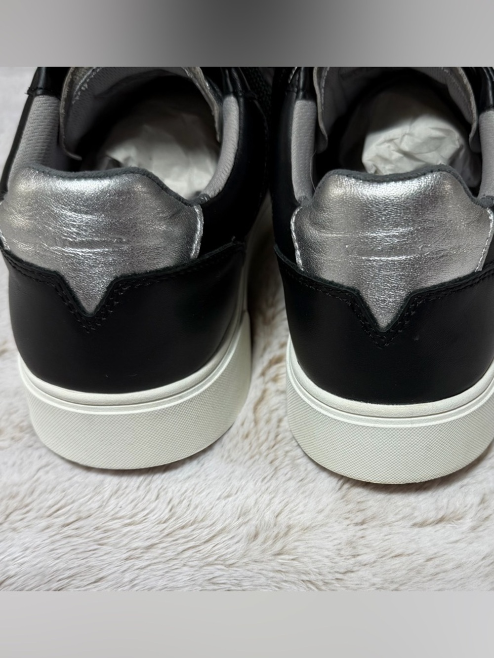 Women’s Vionic Kimmie Court Sneaker Black & Silver Leather 11W - Picture 15 of 16